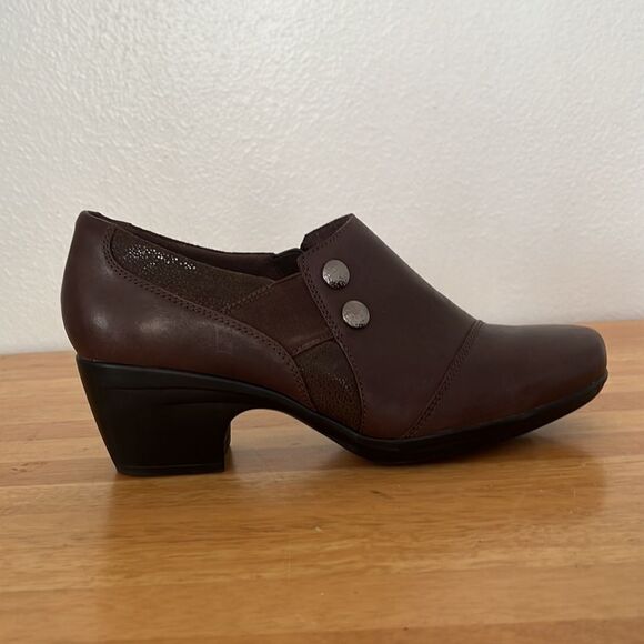 Clark’s Ultimate Comfort Collection Brown Side Zip 2 Inch Heel Booties Size 9 W - Picture 2 of 7